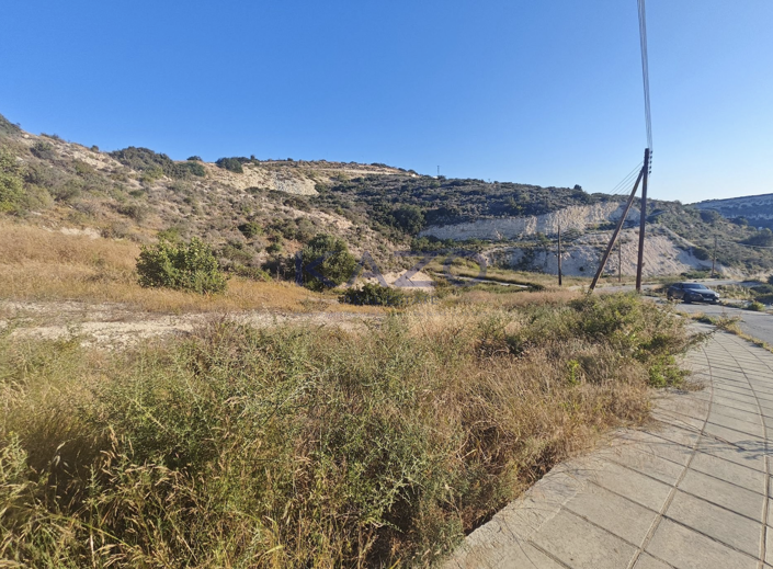 Image No.2-Terre à vendre à Agios Tychonas