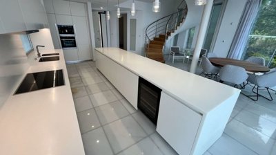 e0a23e43-4cf9-42fd-92e4-cdffefad21d6