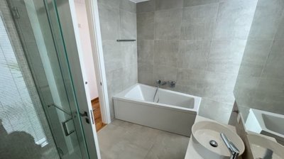 1dc4e8e6-c74c-4fbe-a9a4-b1184568bfe7