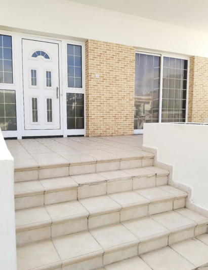 Image No.1-4 Bed House for sale