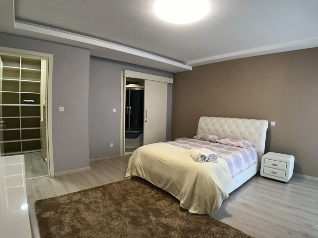 Image No.12-7 Bed Villa for sale