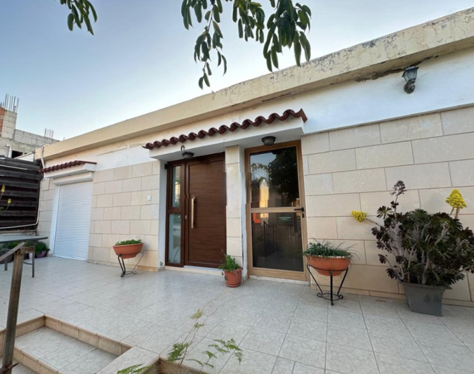 Image No.1-3 Bed House for sale