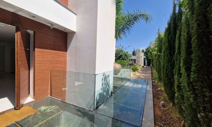 Image No.19-6 Bed House for sale