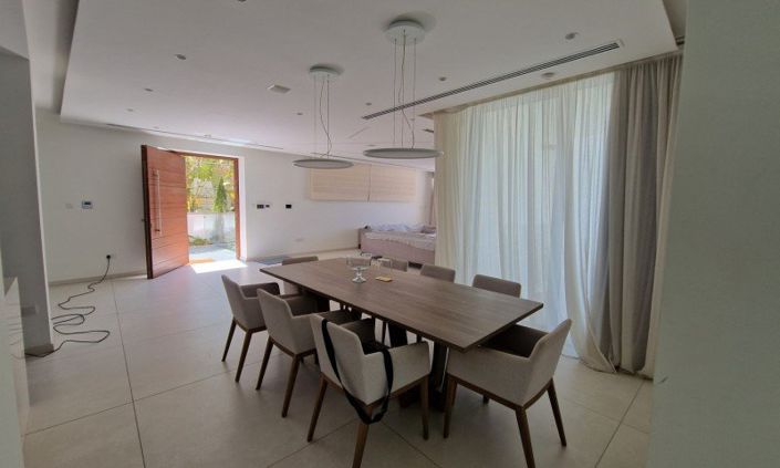 Image No.21-6 Bed House for sale