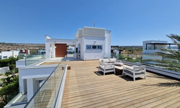 Image No.28-6 Bed House for sale