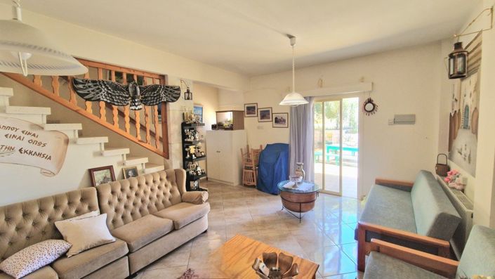 Image No.10-3 Bed House for sale