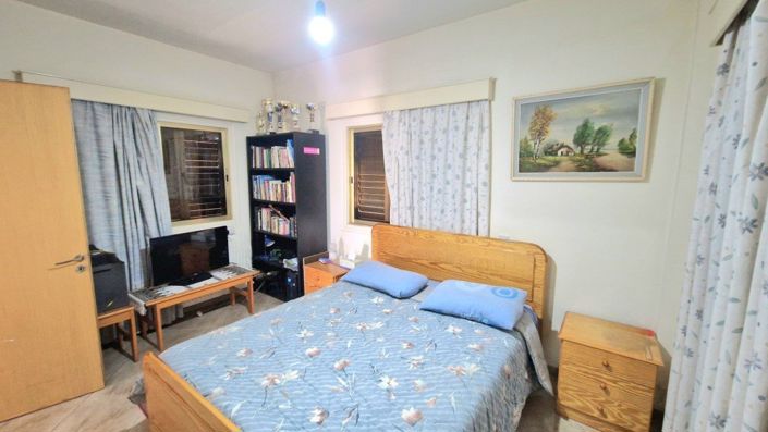 Image No.11-3 Bed House for sale