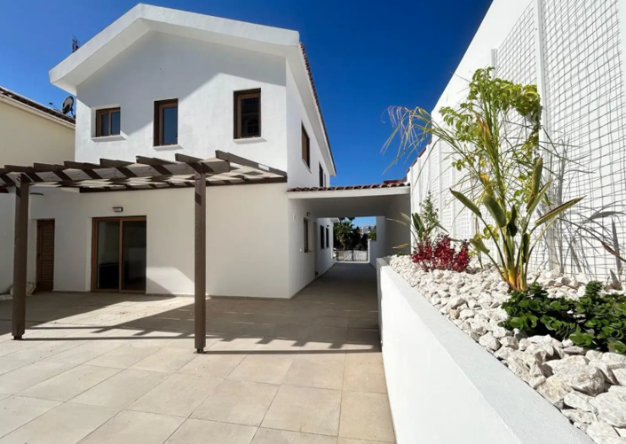 Image No.1-4 Bed House for sale