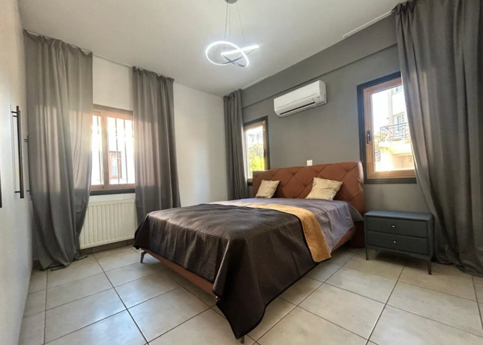 Image No.2-4 Bed House for sale