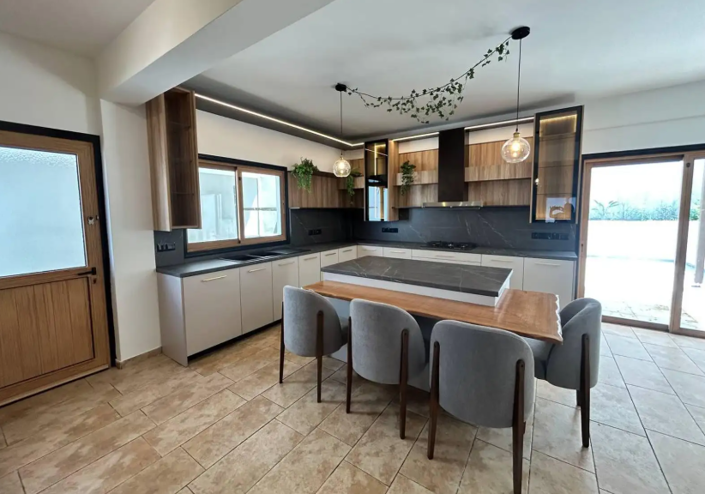 Image No.4-4 Bed House for sale