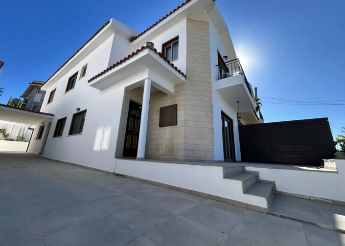 Image No.5-4 Bed House for sale
