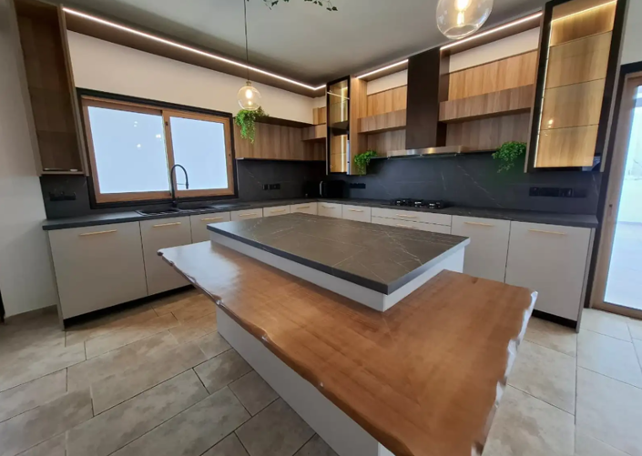 Image No.8-4 Bed House for sale