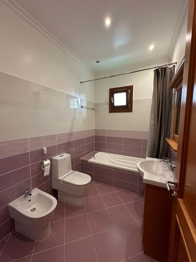 Image No.9-4 Bed House for sale