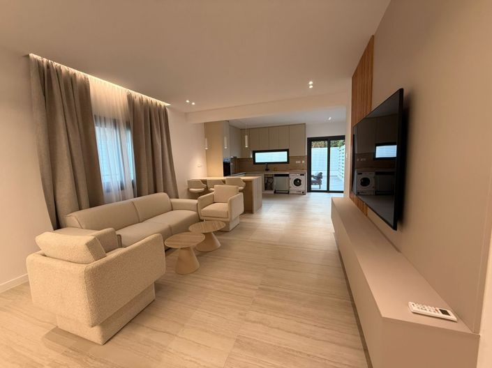 Image No.17-3 Bed House for sale