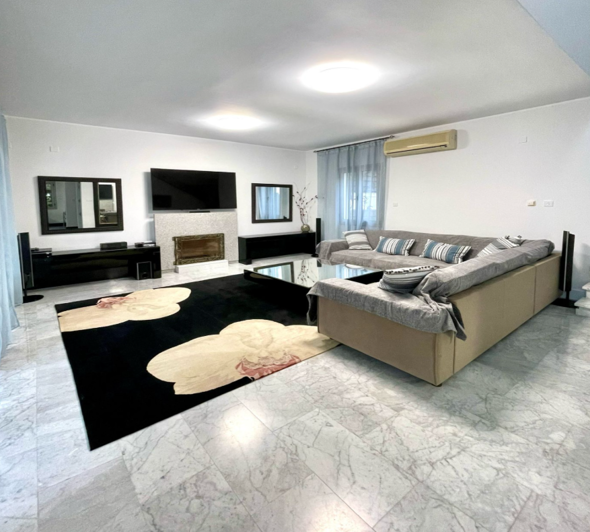 Image No.9-2 Bed House for sale