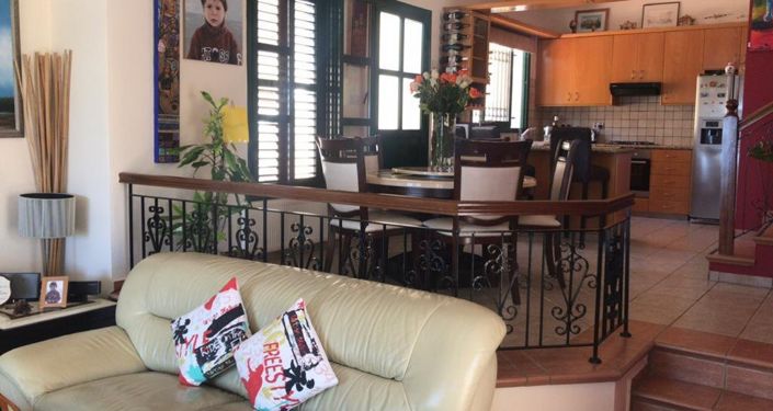 Image No.6-5 Bed House for sale