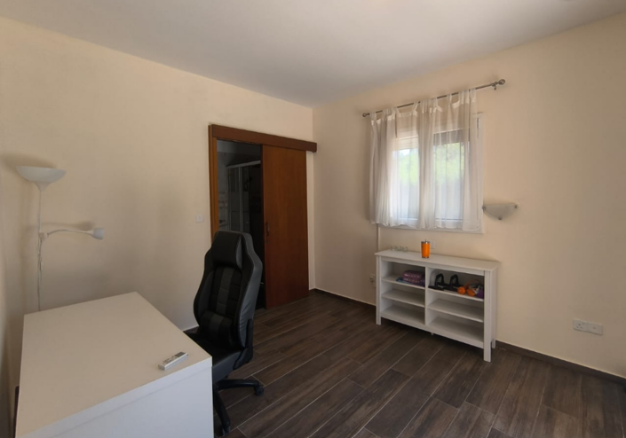 Image No.25-4 Bed House for sale