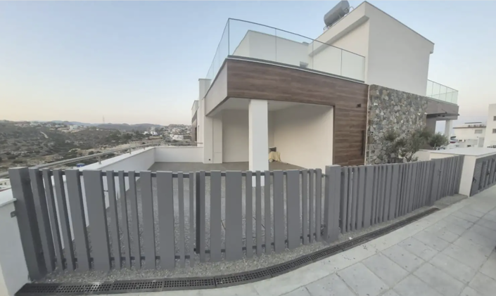 Image No.2-4 Bed House for sale