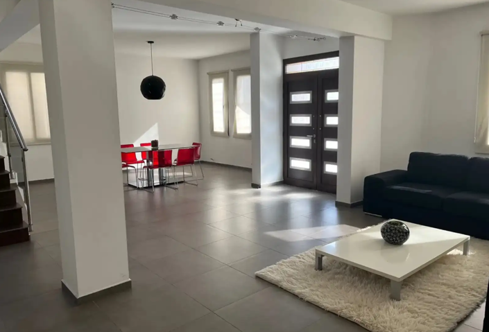 Image No.2-4 Bed House for sale