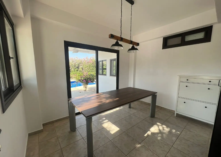 Image No.3-5 Bed Villa for sale