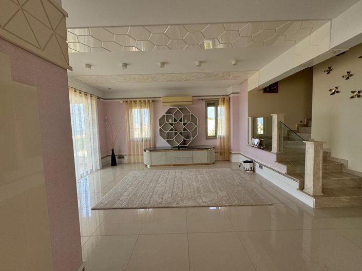 Image No.14-5 Bed Villa for sale