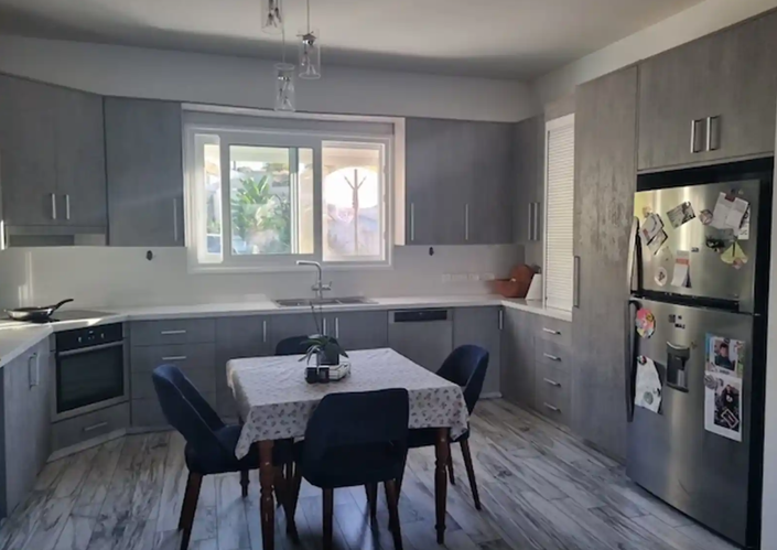 Image No.2-4 Bed House for sale