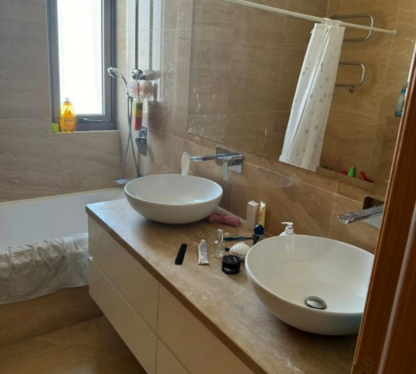 Image No.9-4 Bed House for sale