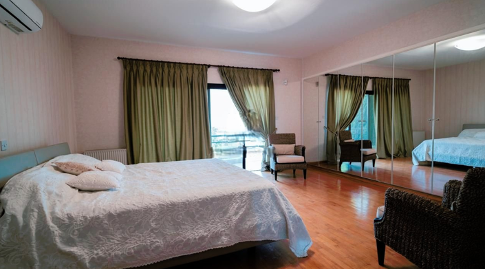 Image No.2-5 Bed Villa for sale