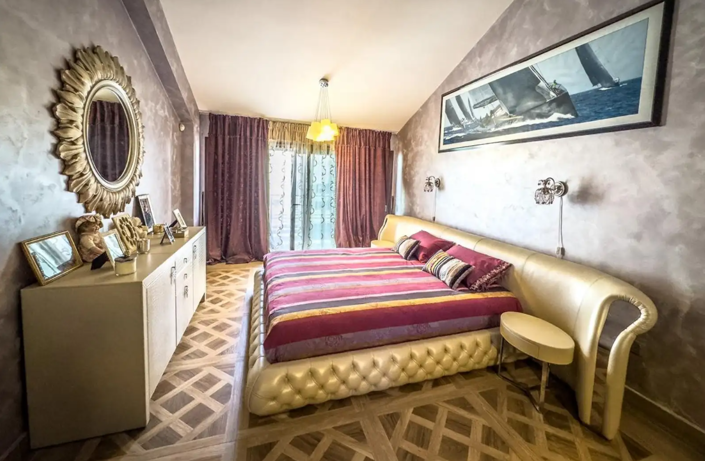 Image No.5-4 Bed House for sale