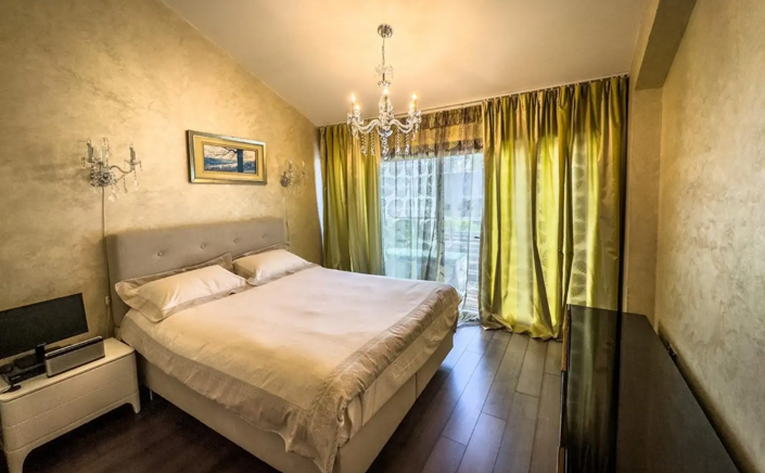 Image No.6-4 Bed House for sale