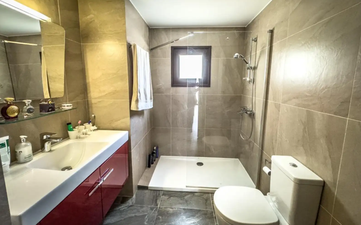Image No.7-4 Bed House for sale