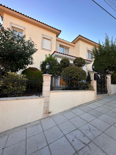 Image No.2-5 Bed House for sale