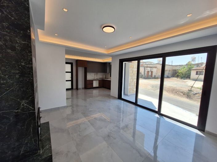 Image No.8-3 Bed House for sale