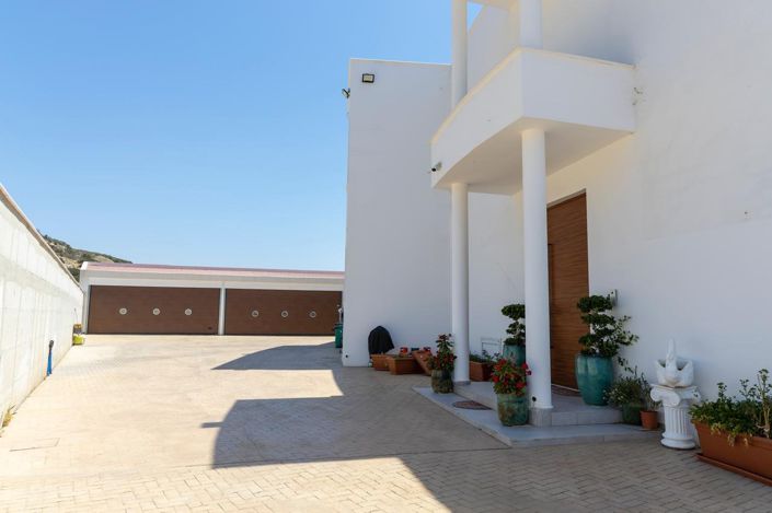 Image No.28-7 Bed House for sale