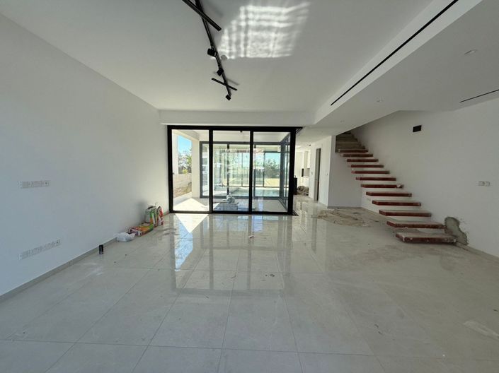 Image No.10-3 Bed Villa for sale