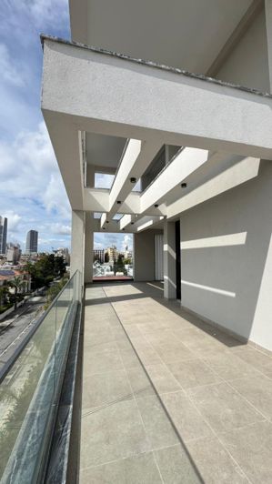 Image No.19-5 Bed Apartment for sale