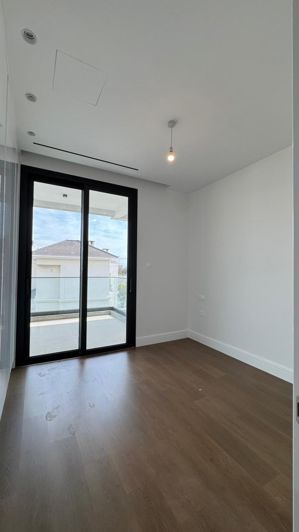 Image No.21-5 Bed Apartment for sale