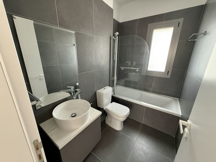 Image No.20-3 Bed Apartment for sale