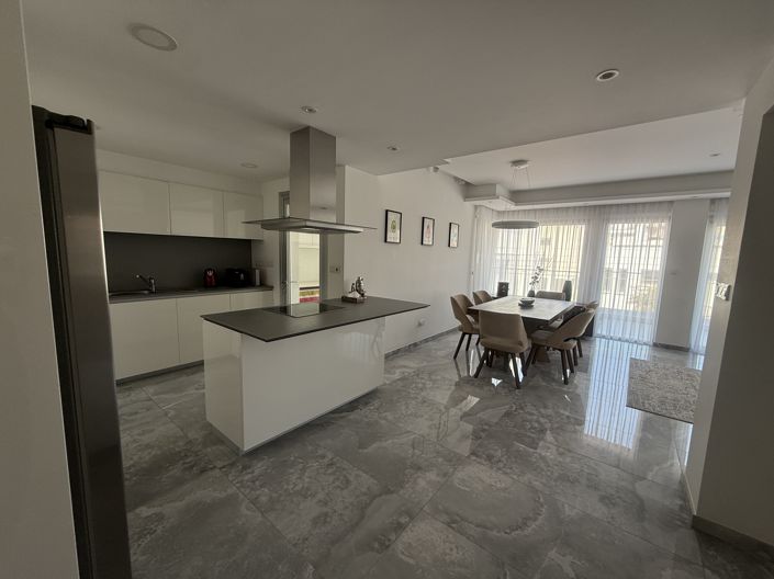 Image No.18-3 Bed Apartment for sale