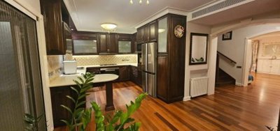 1 - Linopetra, House