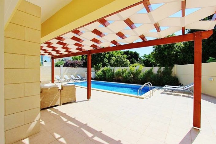 Image No.20-4 Bed Bungalow for sale