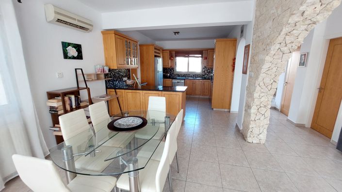 Image No.10-3 Bed Villa for sale