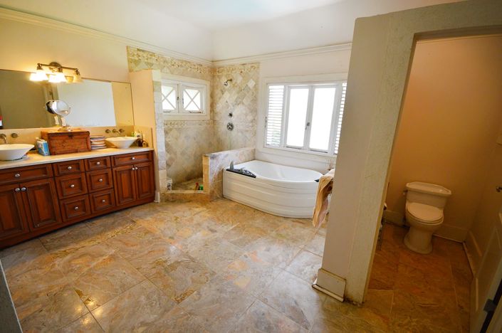 Image No.16-4 Bed Property for sale