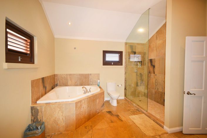 Image No.16-3 Bed Property for sale