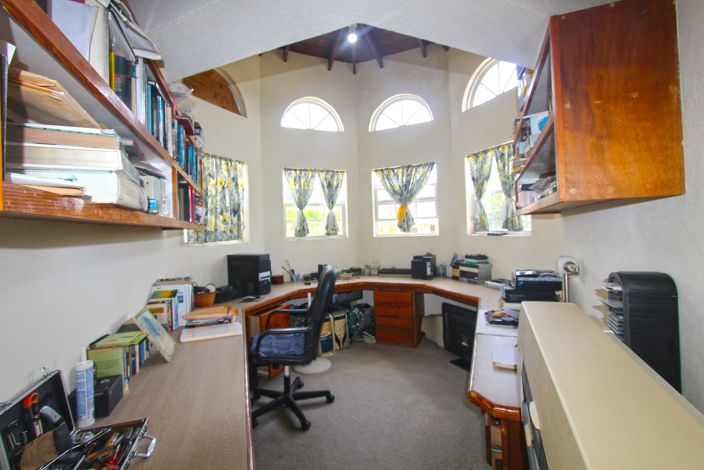 Image No.12-4 Bed Property for sale