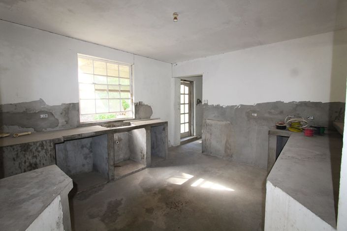 Image No.12-10 Bed Property for sale