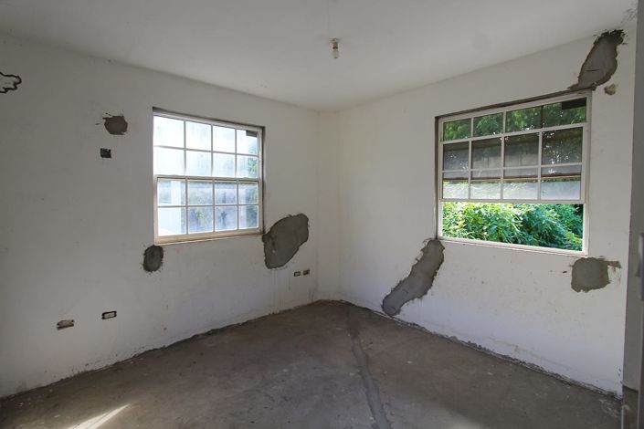 Image No.14-10 Bed Property for sale