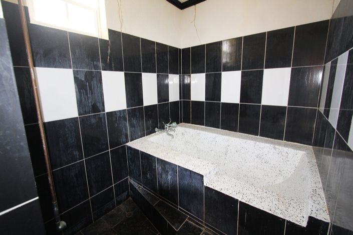 Image No.22-5 Bed Property for sale