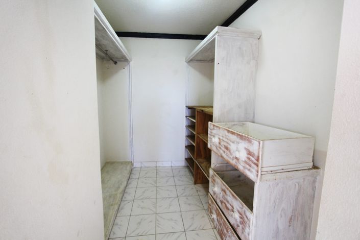 Image No.23-5 Bed Property for sale