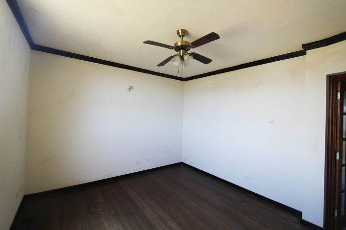 Image No.24-5 Bed Property for sale